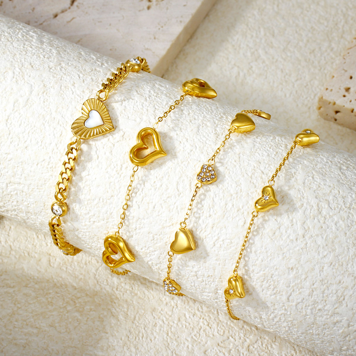 批发镂空心形手链 18k镀金不锈钢桃心女士珠宝