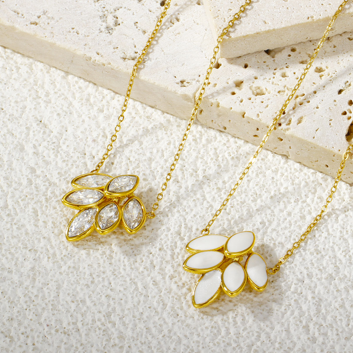 白色环氧树脂树叶锆石吊坠